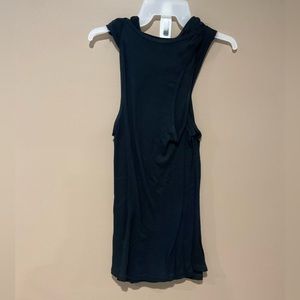 Mens Gildan tank tops. Size small, black